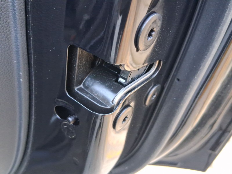 Recambio de cerradura puerta trasera derecha para mg zs suv (azs1) 1.5 vti referencia OEM IAM 10640594  