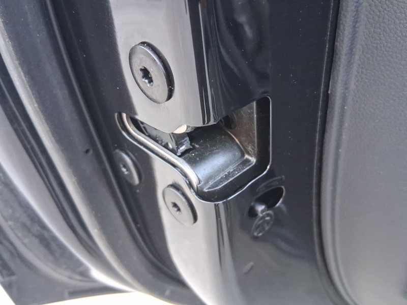 Recambio de cerradura puerta trasera izquierda para mg zs suv (azs1) 1.5 vti referencia OEM IAM 10640593  