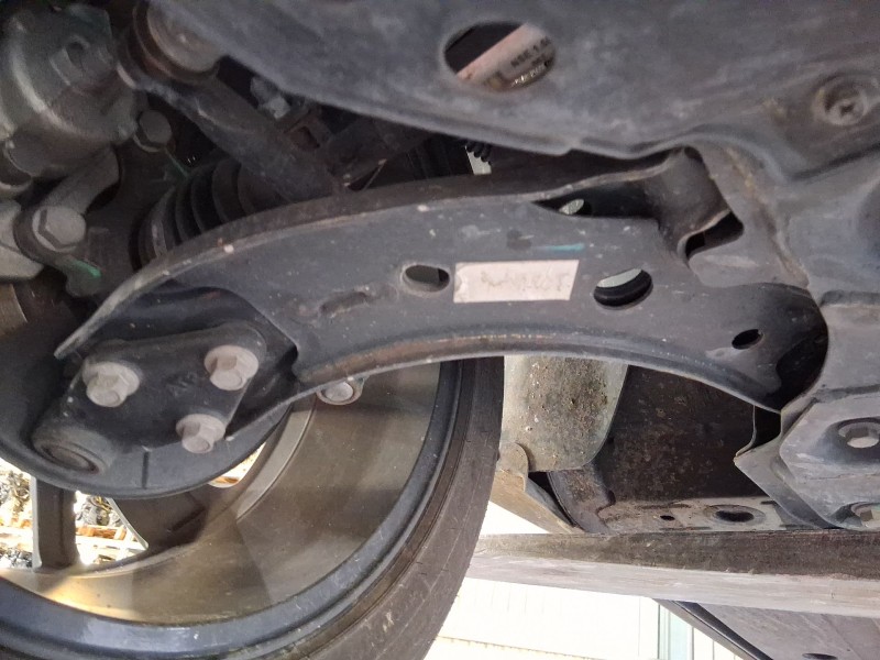 Recambio de brazo suspension inferior delantero derecho para mg zs suv (azs1) 1.5 vti referencia OEM IAM 11048895  
