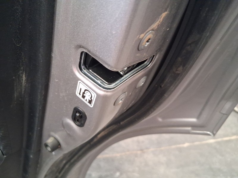 Recambio de cerradura puerta trasera derecha para toyota c-hr (_x1_) 1.8 hybrid (zyx10_, zyx11_) referencia OEM IAM 69050F4010  