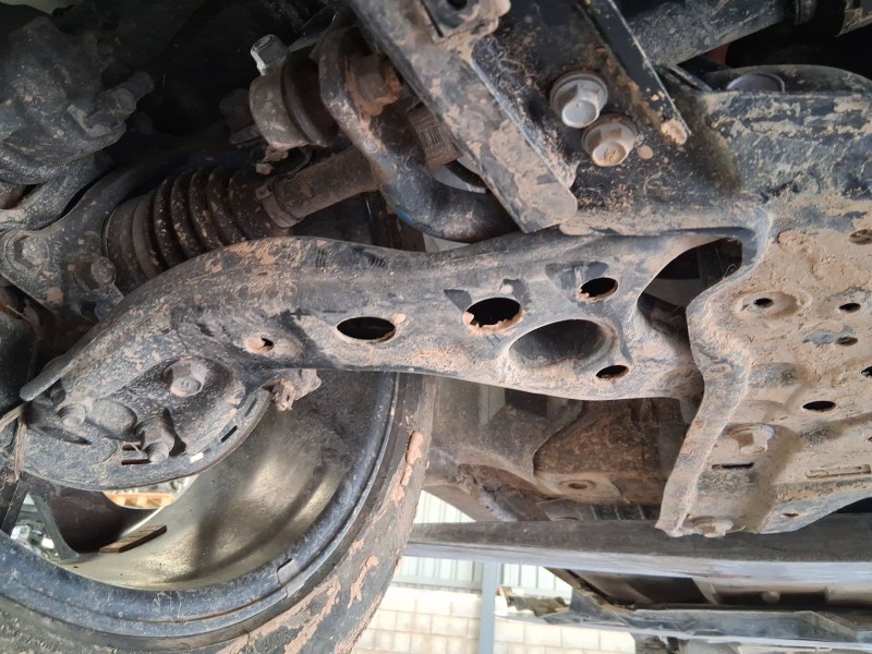 Recambio de brazo suspension inferior delantero derecho para toyota c-hr (_x1_) 1.8 hybrid (zyx10_, zyx11_) referencia OEM IAM 4