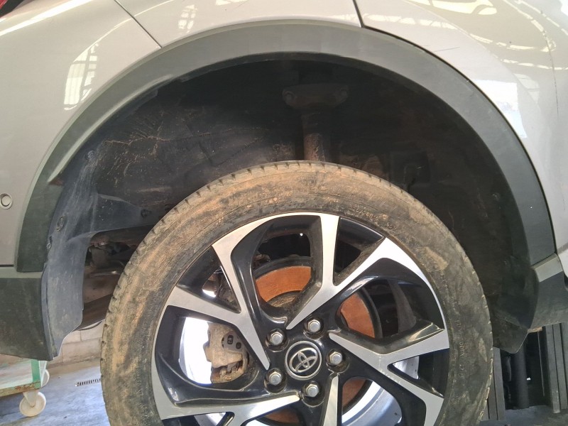 Recambio de plastico pase rueda tras. dch. para toyota c-hr (_x1_) 1.8 hybrid (zyx10_, zyx11_) referencia OEM IAM 65637F4010  