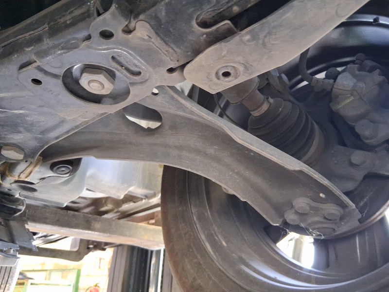 Recambio de brazo suspension inferior delantero izquierdo para renault captur ii (hf_) 1.0 tce 90 eco-g (hfm6) referencia OEM IA