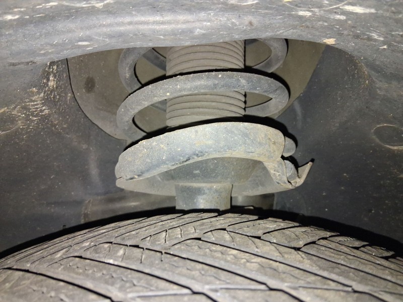 Recambio de amortiguador delantero izquierdo para ford focus ii descapotable 2.0 referencia OEM IAM 1667929  