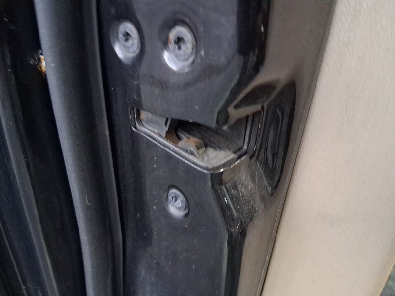 Recambio de cerradura puerta delantera izquierda para ford focus ii descapotable 2.0 referencia OEM IAM 1530531  