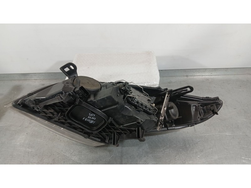 Recambio de faro derecho para renault megane iii hatchback (bz0/1_, b3_) 1.5 dci referencia OEM IAM 260108719R 260100850R 