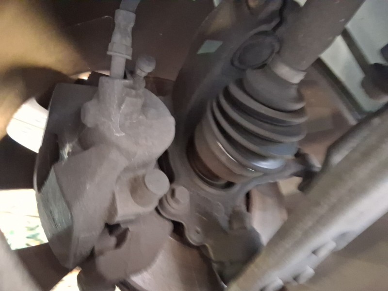 Recambio de mangueta delantera derecha para ford focus ii descapotable 2.0 referencia OEM IAM 1420861  