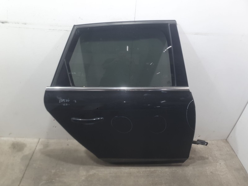 Recambio de puerta trasera derecha para audi a4 b8 avant (8k5) 2.7 tdi referencia OEM IAM 8K9833052D  