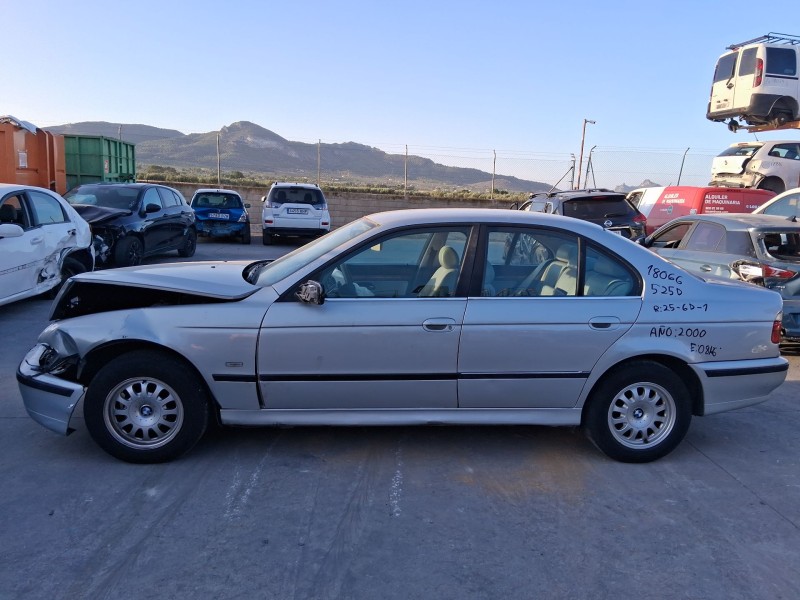 bmw 5 (e39) del año 2000