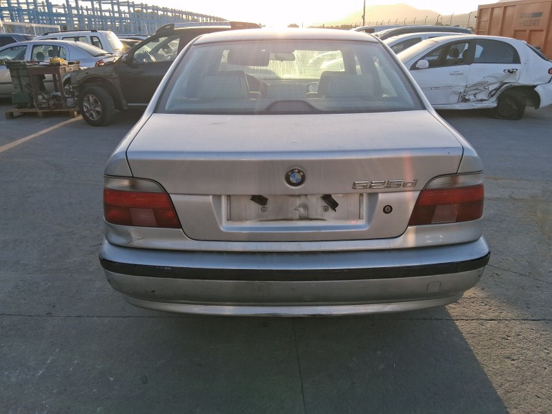 bmw 5 (e39) del año 2000