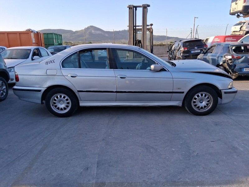 bmw 5 (e39) del año 2000