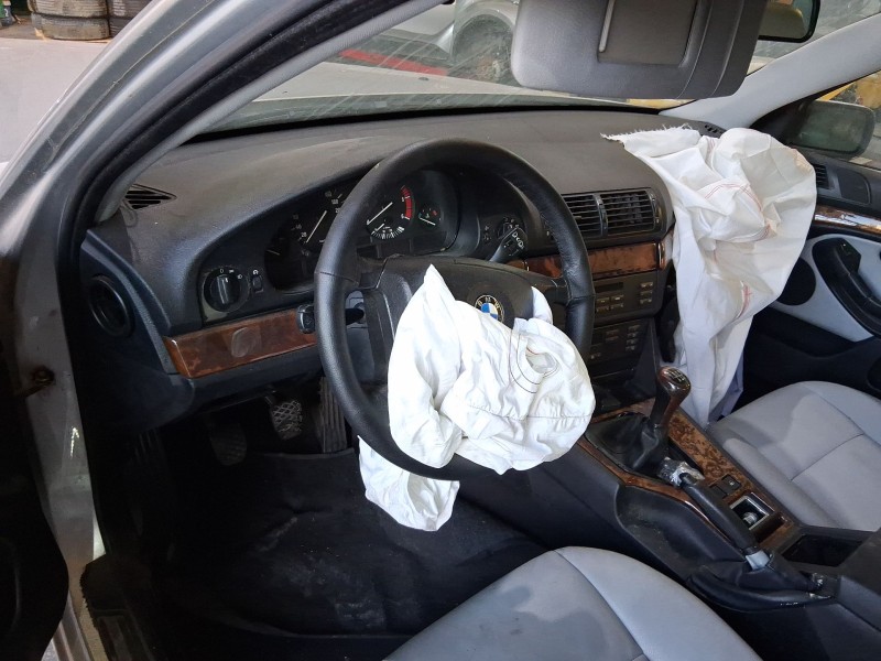 bmw 5 (e39) del año 2000