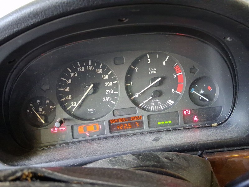 bmw 5 (e39) del año 2000