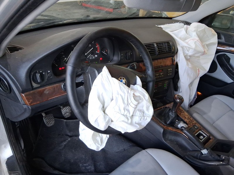 bmw 5 (e39) del año 2000