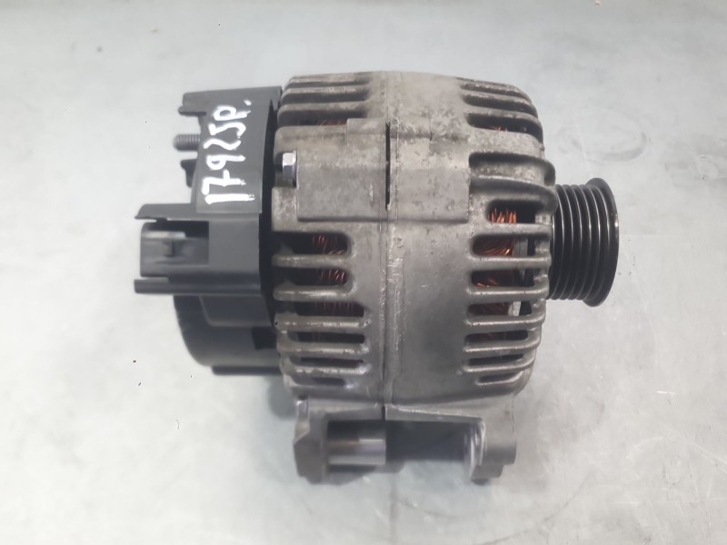 Recambio de alternador para volkswagen golf v (1k1) 1.6 fsi referencia OEM IAM 03C903023B  