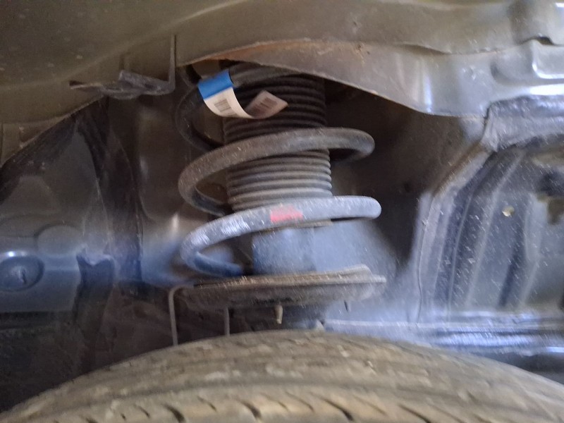 Recambio de amortiguador delantero derecho para mg zs suv (azs1) 1.5 vti referencia OEM IAM 10242085  