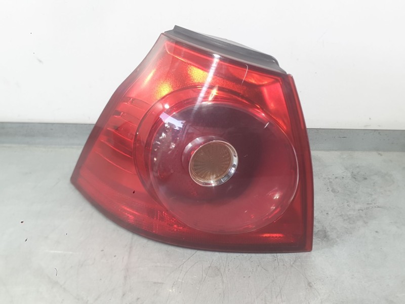 Recambio de piloto trasero izquierdo exterior para volkswagen golf v (1k1) 1.6 fsi referencia OEM IAM 1K6945095AA  