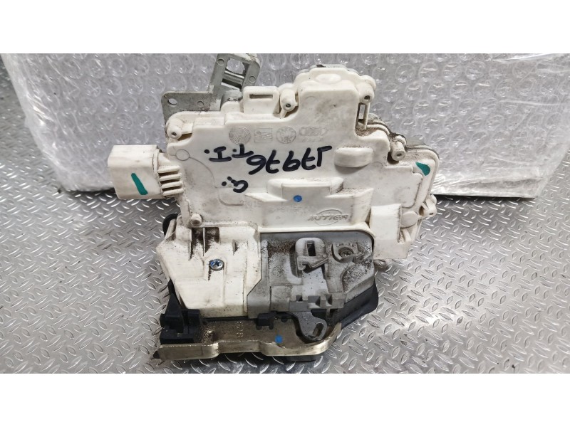 Recambio de cerradura puerta trasera izquierda para audi a4 b8 avant (8k5) 2.7 tdi referencia OEM IAM 8K0839015  