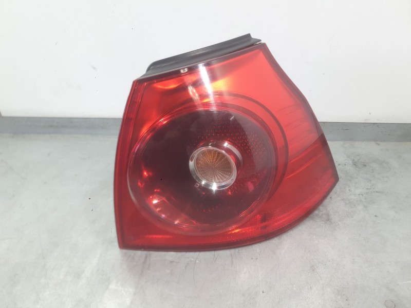 Recambio de piloto trasero derecho exterior para volkswagen golf v (1k1) 1.6 fsi referencia OEM IAM 1K6945096AA  