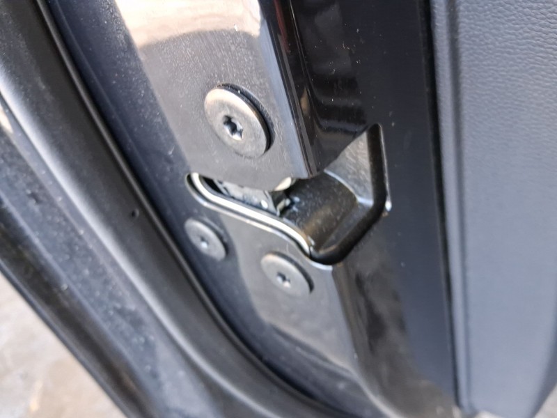 Recambio de cerradura puerta delantera izquierda para mg zs suv (azs1) 1.5 vti referencia OEM IAM 10640587  