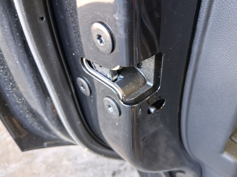Recambio de cerradura puerta trasera izquierda para mg zs suv (azs1) 1.5 vti referencia OEM IAM 10640593  