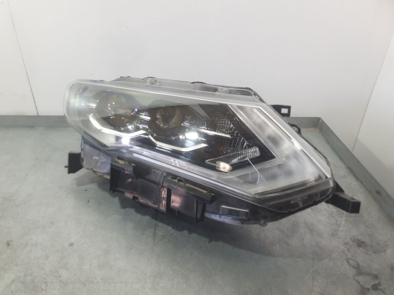 Recambio de faro derecho para nissan x-trail iii (t32_, t32r, t32rr) 2.0 dci (t32) referencia OEM IAM 260104CC6C  