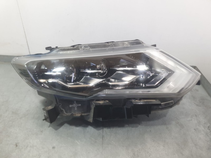 Recambio de faro derecho para nissan x-trail iii (t32_, t32r, t32rr) 2.0 dci (t32) referencia OEM IAM 260104CC6C  