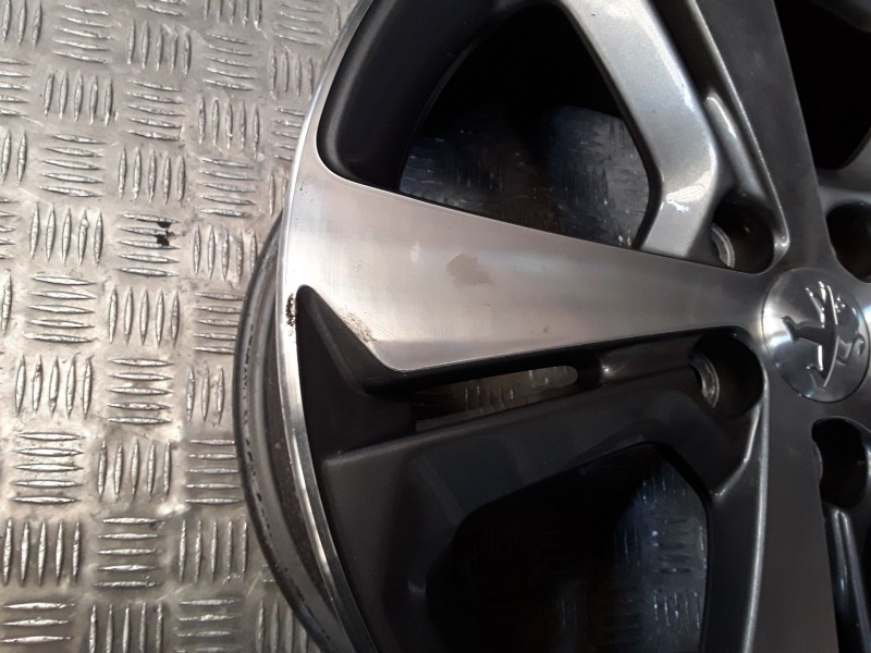 Recambio de llanta aluminio para peugeot 308 sw ii (lc_, lj_, lr_, lx_, l4_) 1.5 bluehdi 130 referencia OEM IAM 7.5X17 5 TORN ET
