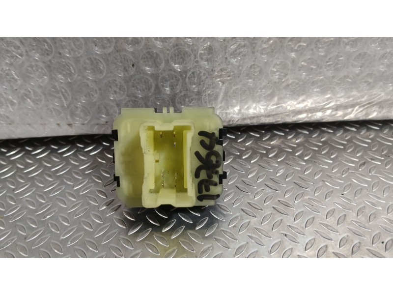 Recambio de mando elevalunas delantero izquierdo para renault clio iv (bh_) 1.5 dci 75 referencia OEM IAM 254114238R C/MANDO RET