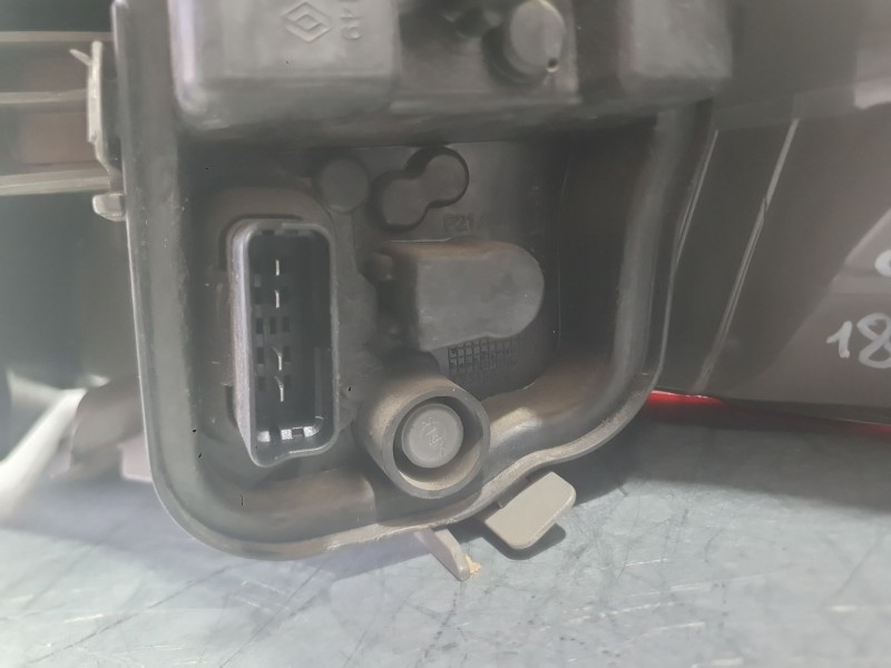 Recambio de piloto trasero izquierdo exterior para renault megane iii hatchback (bz0/1_, b3_) 1.5 dci referencia OEM IAM 2655500