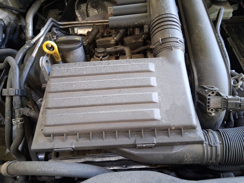 Recambio de carcasa filtro aire para seat leon (5f1) 1.4 tsi referencia OEM IAM 04E129611G  