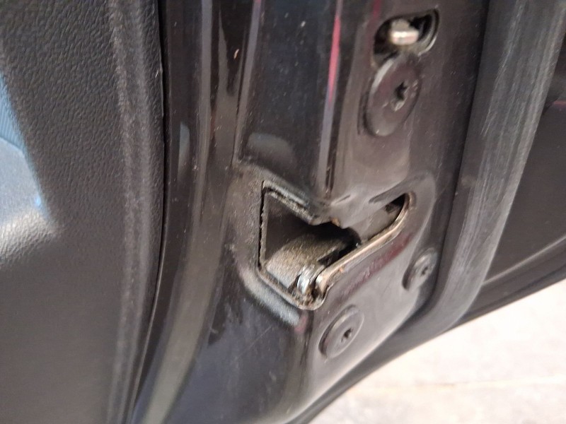 Recambio de cerradura puerta trasera derecha para dacia duster (hs_) 1.2 tce 125 referencia OEM IAM 825029556R  
