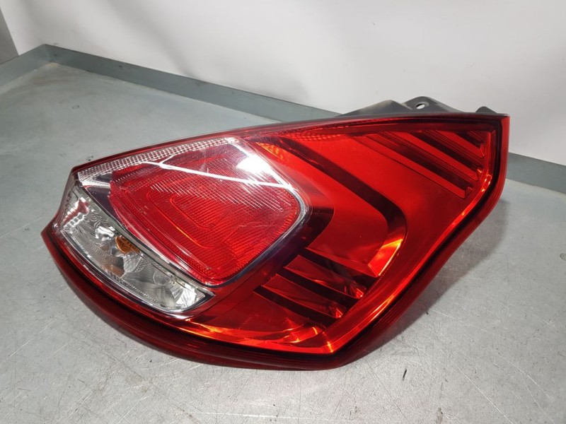 Recambio de piloto trasero derecho para ford fiesta (ccn) ambiente referencia OEM IAM 1877010  ROZADO