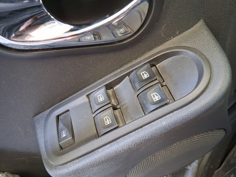 Recambio de mando elevalunas delantero izquierdo para dacia duster (hs_) 1.2 tce 125 referencia OEM IAM 8200108269  