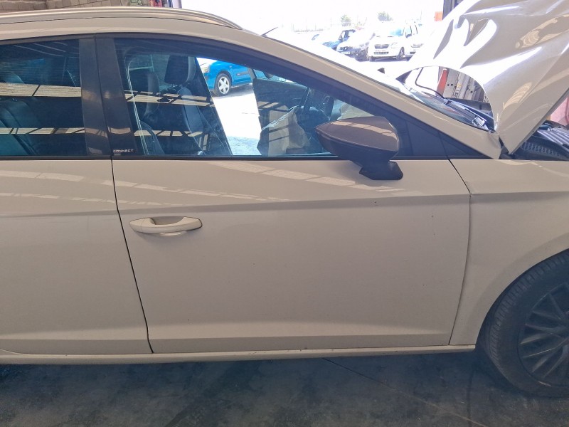 Recambio de puerta delantera derecha para seat leon st (5f8) 1.2 tsi referencia OEM IAM 5F4831056A ROZADA 