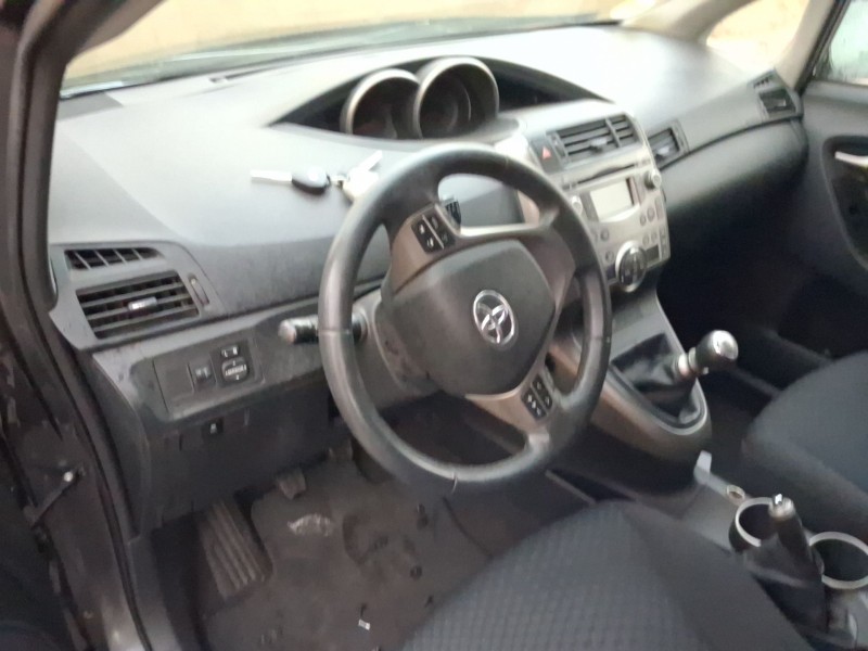 toyota verso (_r2_) del año 2009