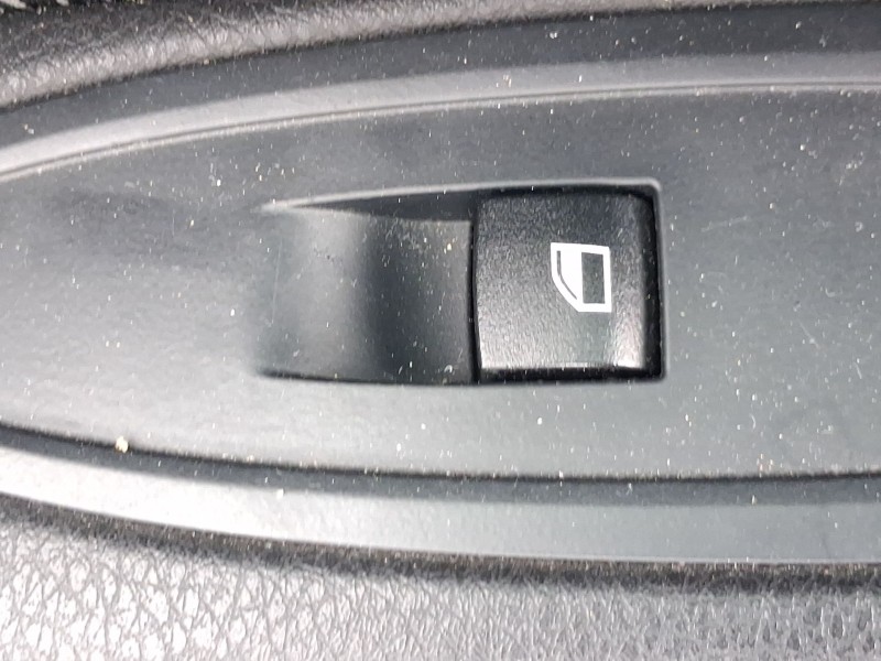 Recambio de mando elevalunas delantero derecho para bmw 1 (f21) 116 d referencia OEM IAM 61319208107  