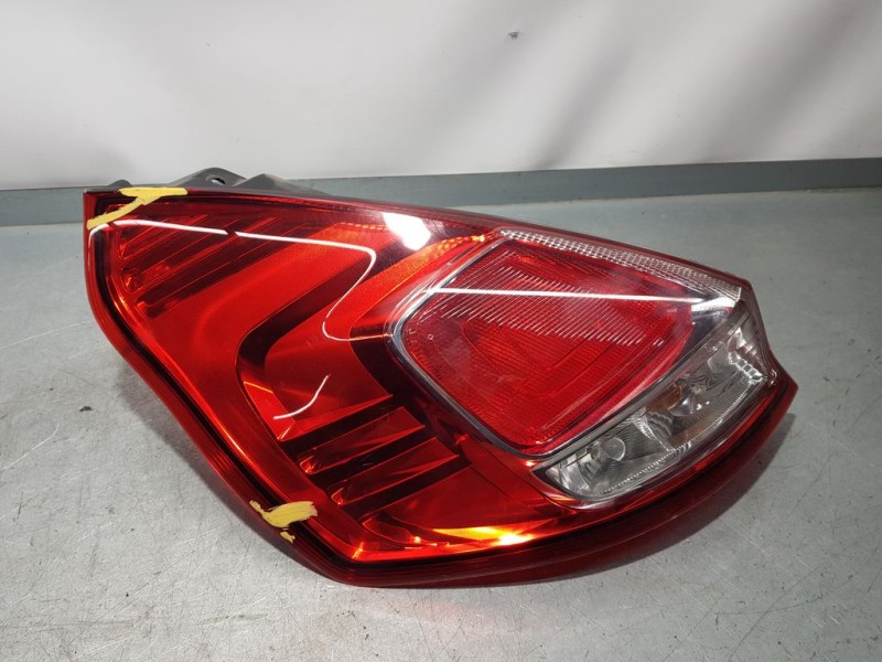 Recambio de piloto trasero izquierdo para ford fiesta (ccn) ambiente referencia OEM IAM 1877011  MANCHADO PINTURA