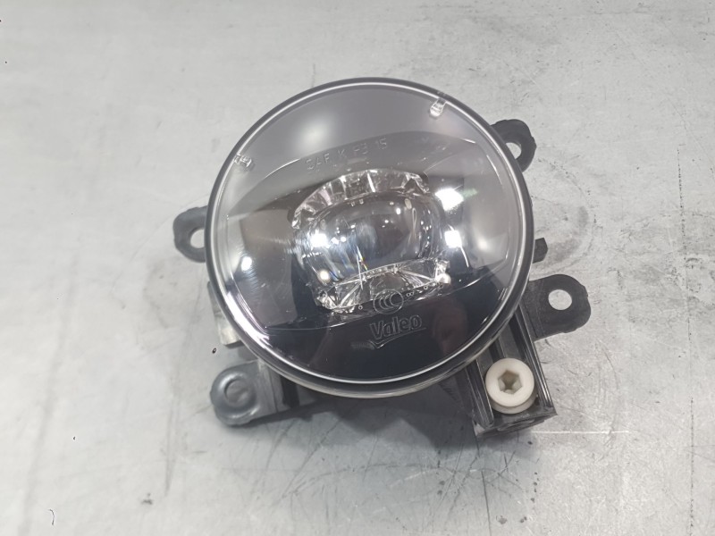Recambio de faro antiniebla derecho para renault clio iv (bh_) 0.9 tce 90 referencia OEM IAM 261500097R  