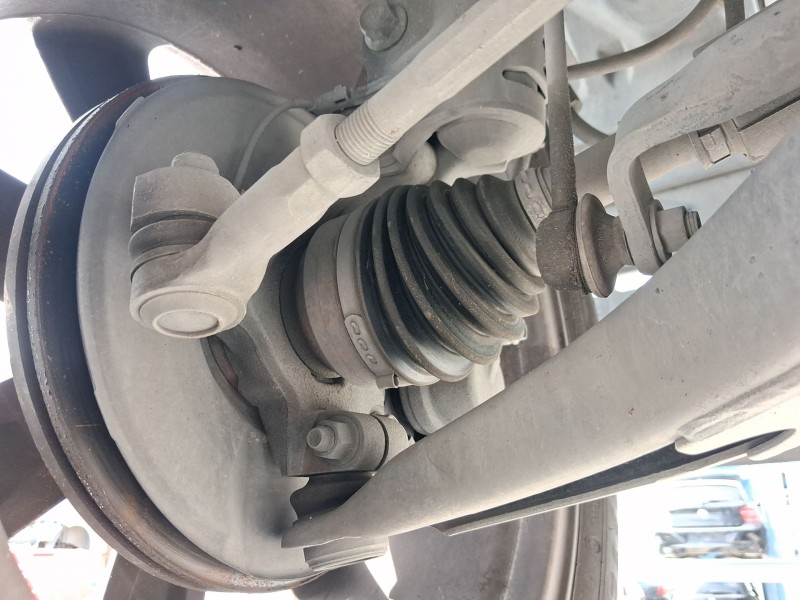 Recambio de mangueta delantera izquierda para mitsubishi outlander ii van (cw_w) di-d 4wd (cw1w) referencia OEM IAM 3870A007  