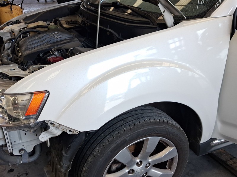 Recambio de aleta delantera izquierda para mitsubishi outlander ii van (cw_w) di-d 4wd (cw1w) referencia OEM IAM 5220C673  