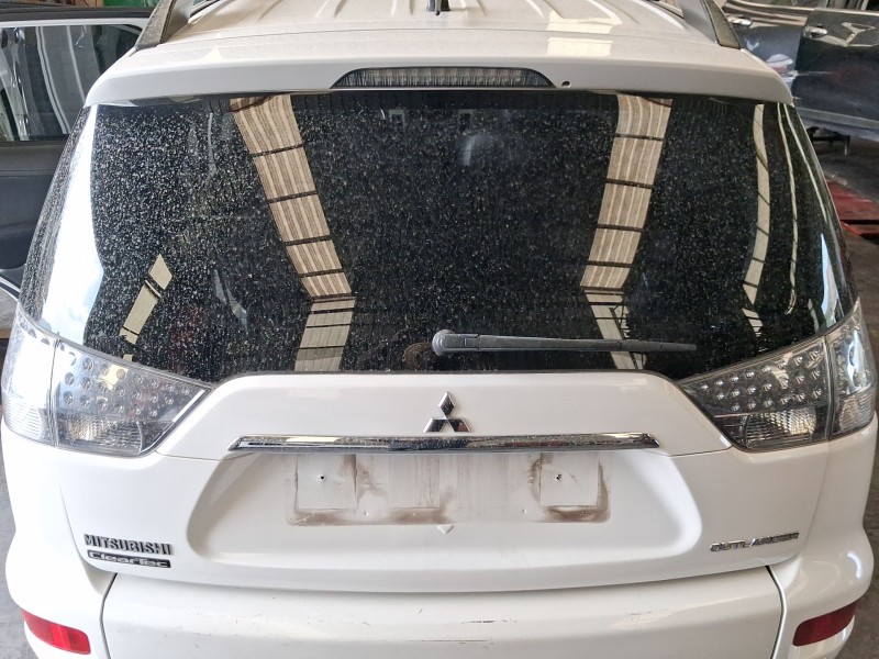 Recambio de porton trasero para mitsubishi outlander ii van (cw_w) di-d 4wd (cw1w) referencia OEM IAM 5801A303 5801A524 
