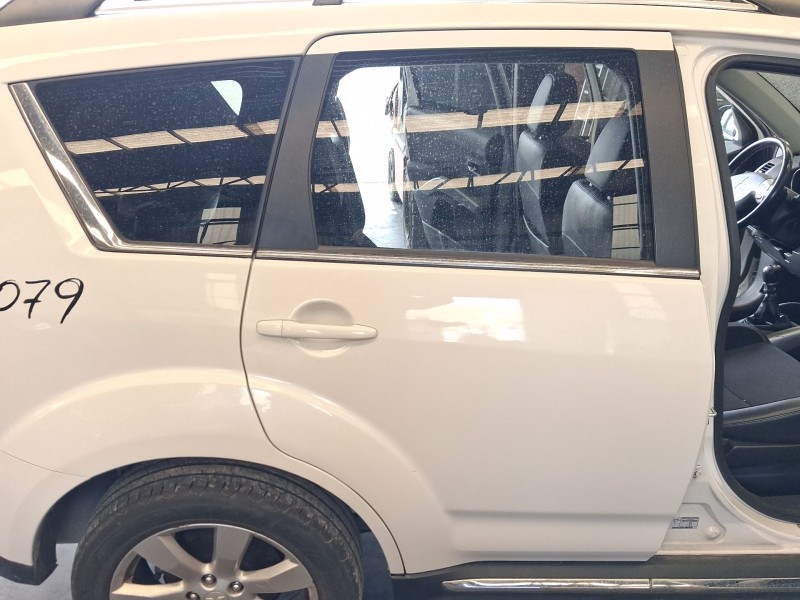 Recambio de puerta trasera derecha para mitsubishi outlander ii van (cw_w) di-d 4wd (cw1w) referencia OEM IAM 5730A242  