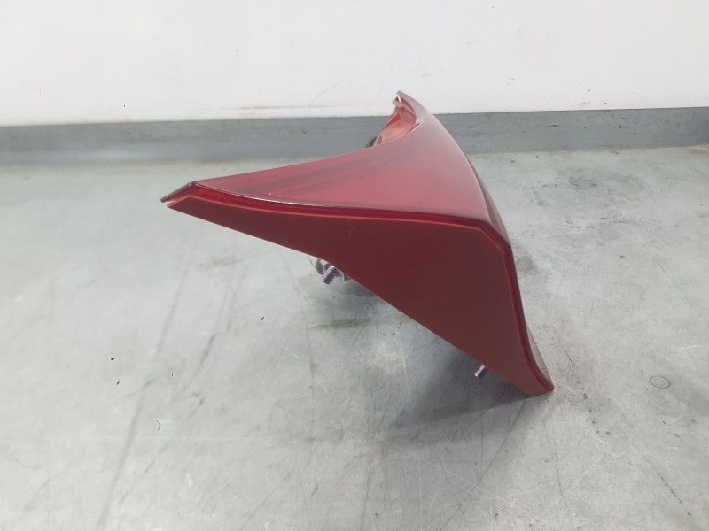 Recambio de piloto trasero izquierdo interior para toyota auris (_e18_) 2.0 d-4d (ade186_) referencia OEM IAM 8159102450  