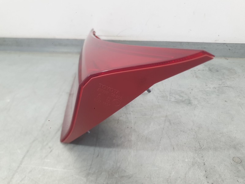 Recambio de piloto trasero derecho interior para toyota auris (_e18_) 2.0 d-4d (ade186_) referencia OEM IAM 8158102460  