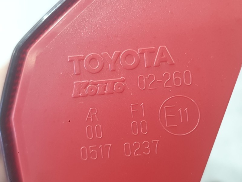 Recambio de piloto trasero derecho interior para toyota auris (_e18_) 2.0 d-4d (ade186_) referencia OEM IAM 8158102460  