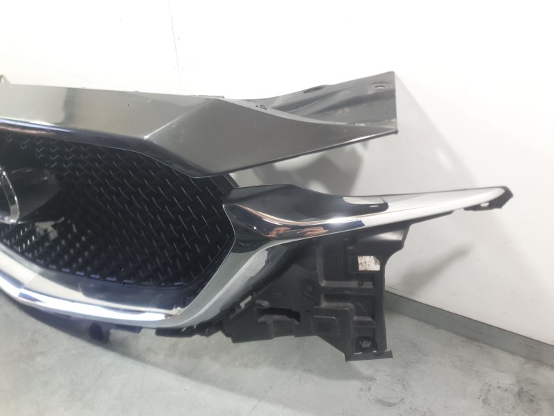 Recambio de rejilla delantera para mazda cx-5 (kf) 2.2 d referencia OEM IAM KB8A50719A  