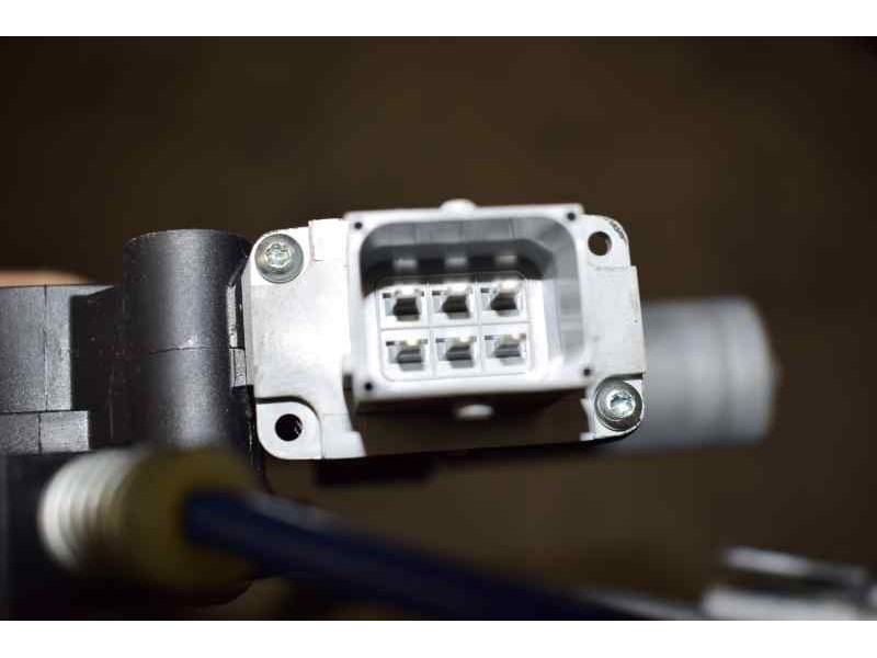 Recambio de elevalunas delantero izquierdo para opel corsa e color edition referencia OEM IAM  6 PINS ELECTRICO