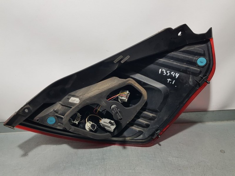 Recambio de piloto trasero izquierdo para ford fiesta (ccn) ambiente referencia OEM IAM 1877011  MANCHADO PINTURA