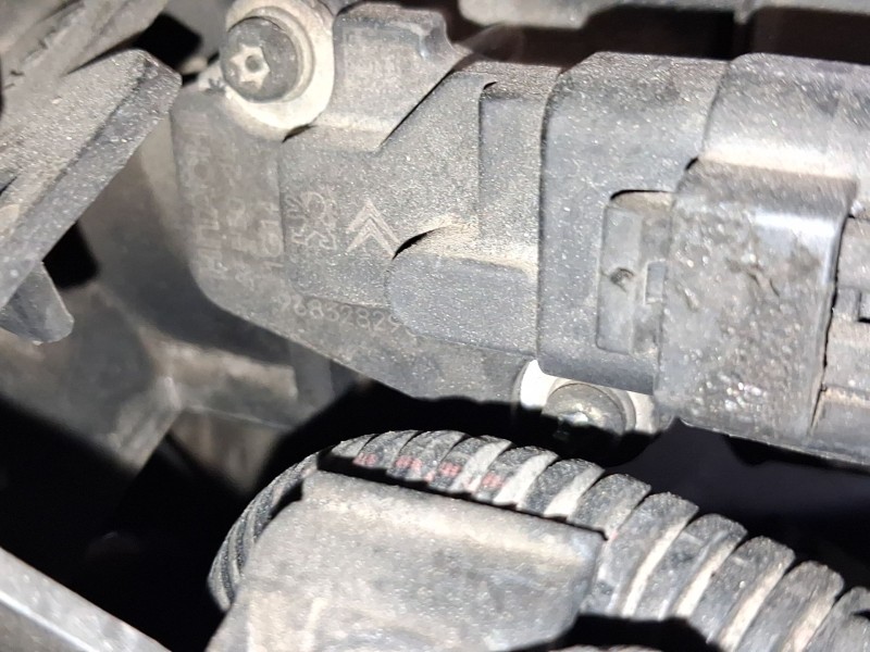 Recambio de caudalimetro para peugeot 5008 (0u_, 0e_) 1.6 hdi referencia OEM IAM 1920RA  